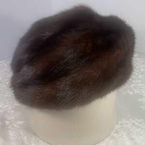 VINTAGE Brown Fur Women's Hat Maybe Mink. No Tags. I small flaw in lining Beret